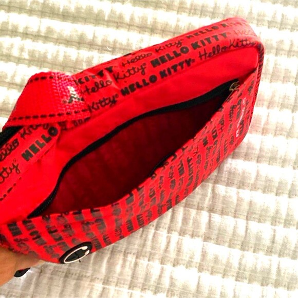 Hello Kitty 8” Crossbody Carry All Bag - Picture 6 of 7